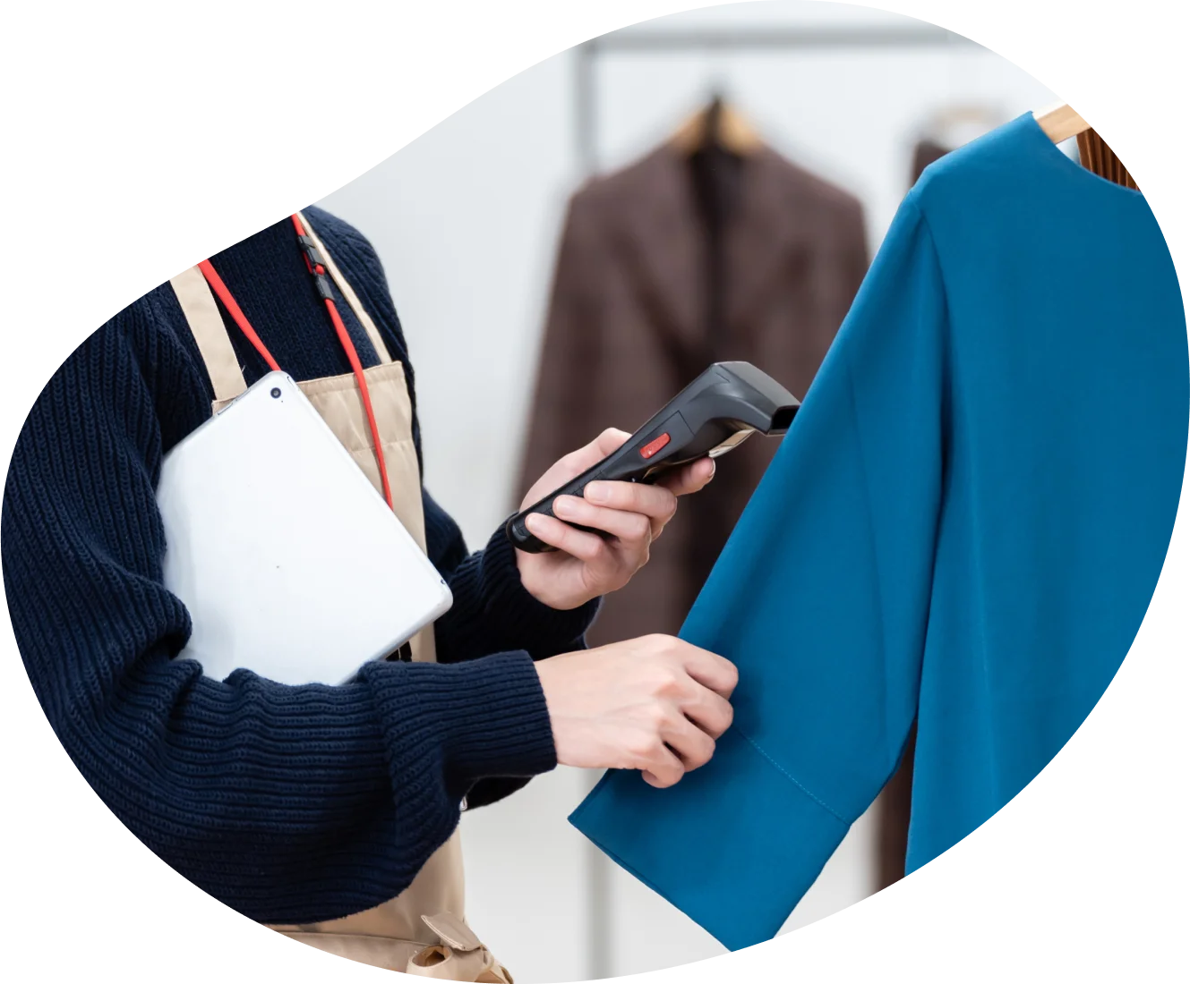 アパレルショップ店員の手元